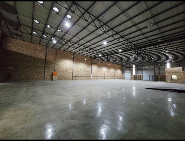 1,535M² WAREHOUSE TO LET IN LANSERIA